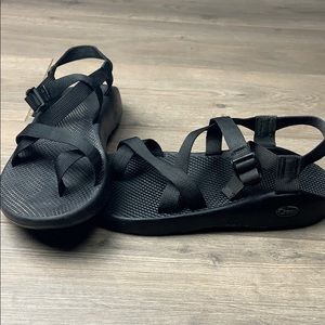 Men’s Black Chaco’s with Toe Strap!